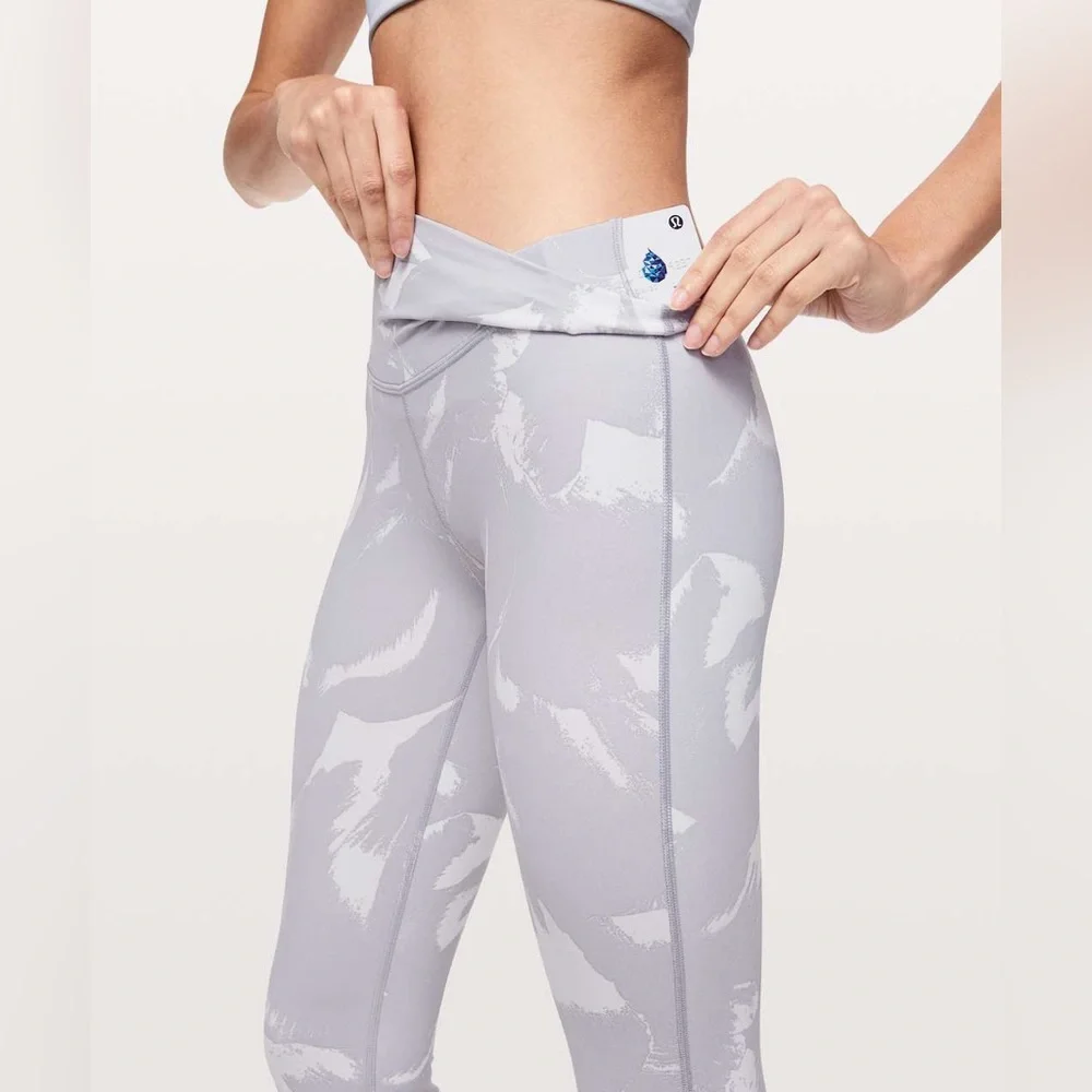 Lululemon Speed Up Tight 25” Leggings-size 6 *like NEW*
